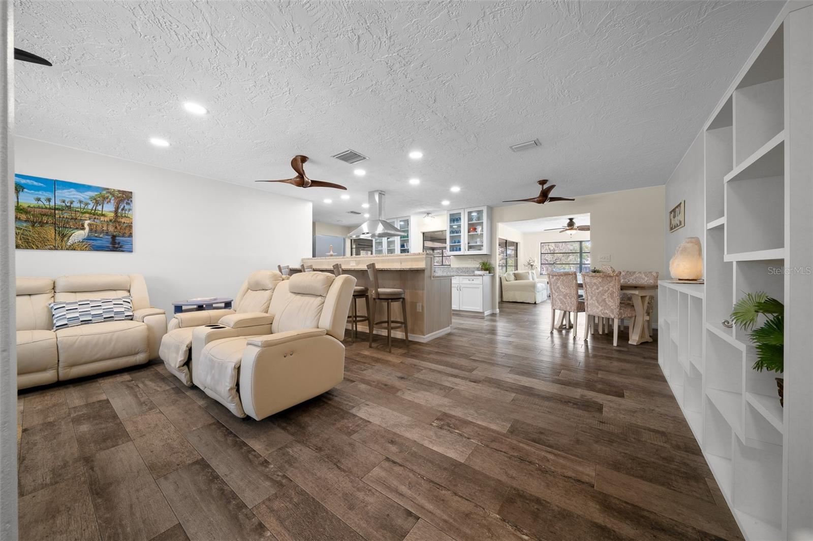 Image 41 of 76 For 9923 Saint Regis Court