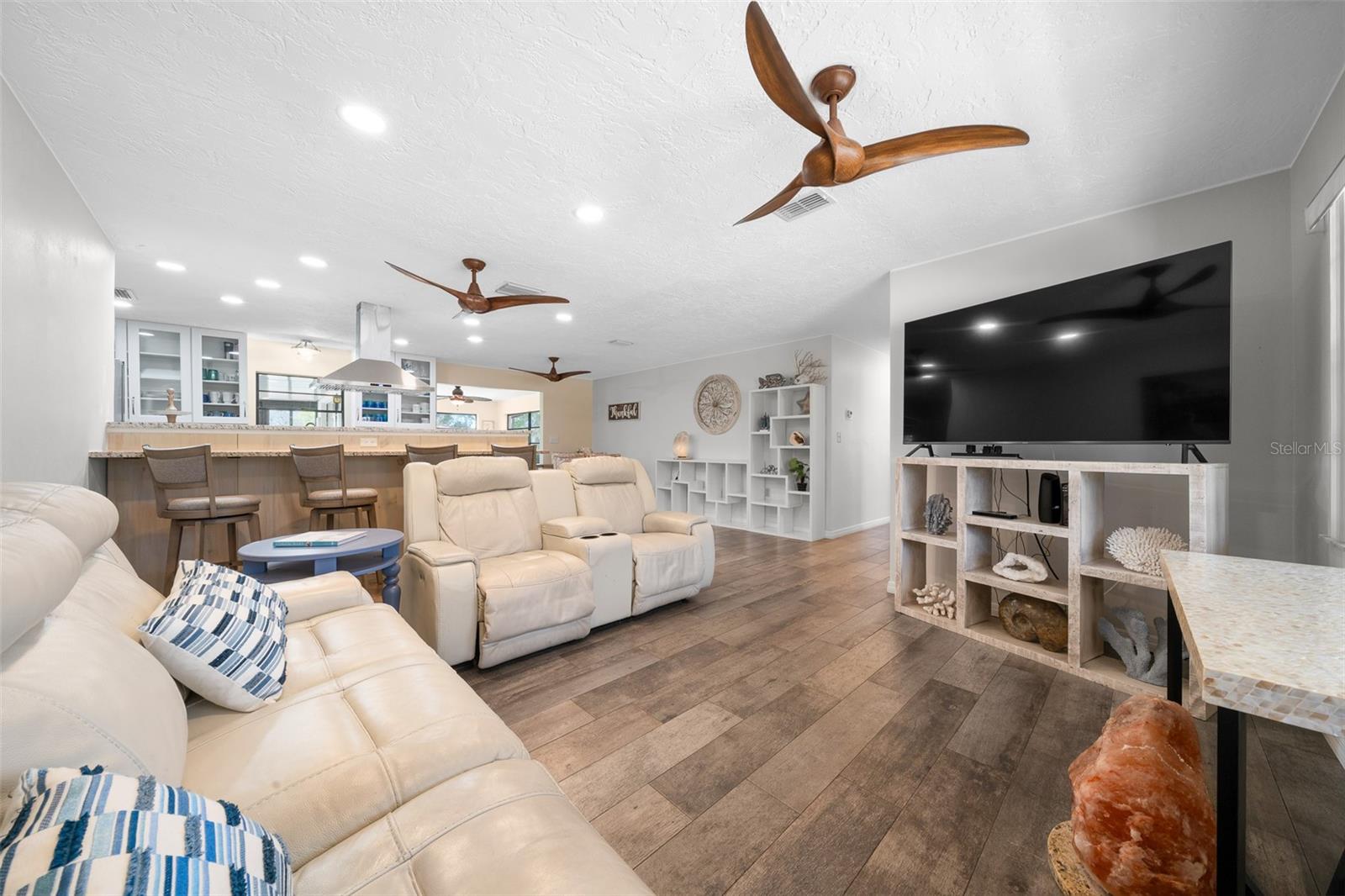 Image 43 of 76 For 9923 Saint Regis Court