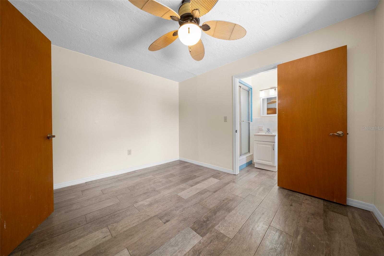 Image 52 of 76 For 9923 Saint Regis Court