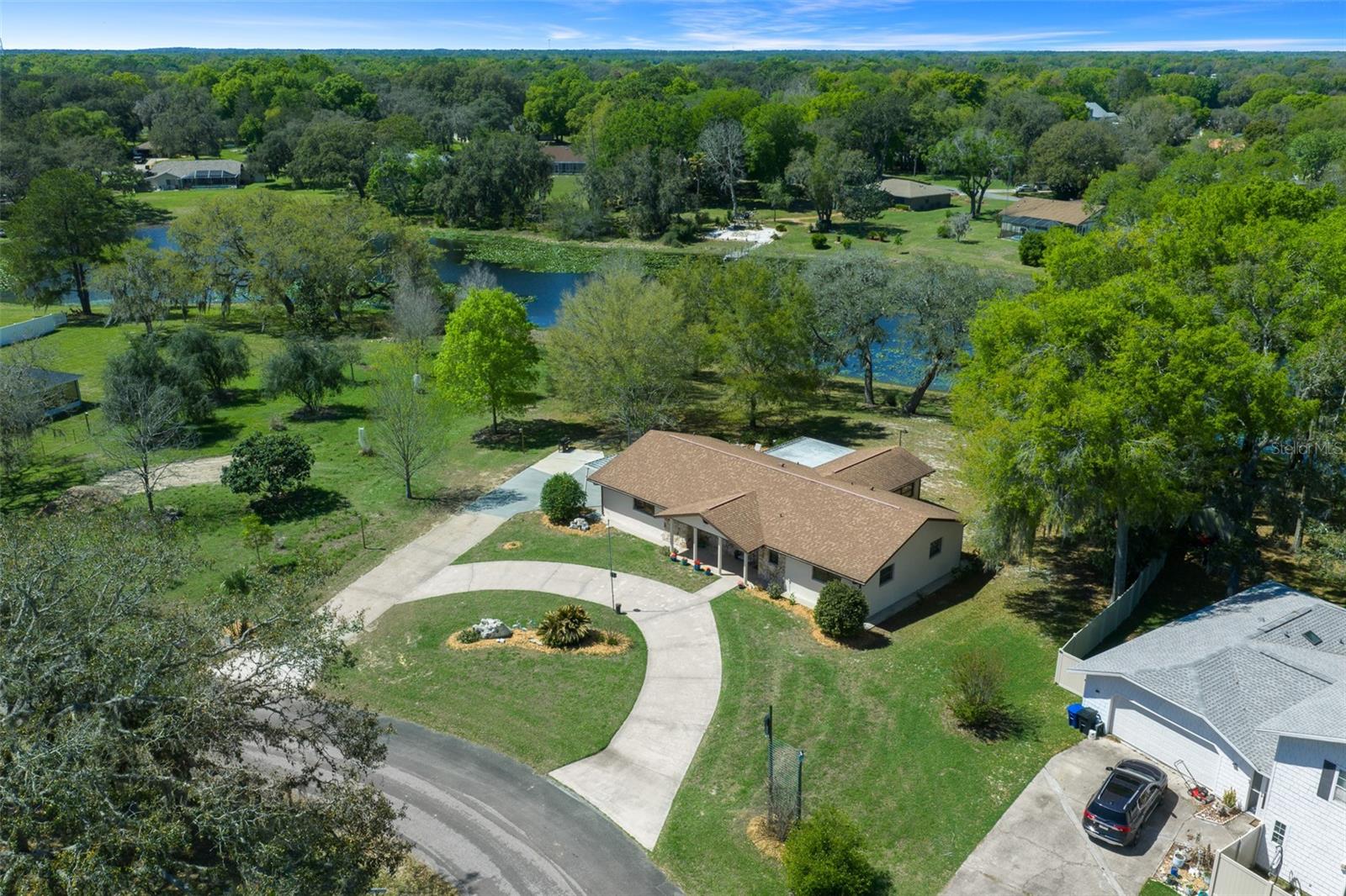 Image 6 of 76 For 9923 Saint Regis Court