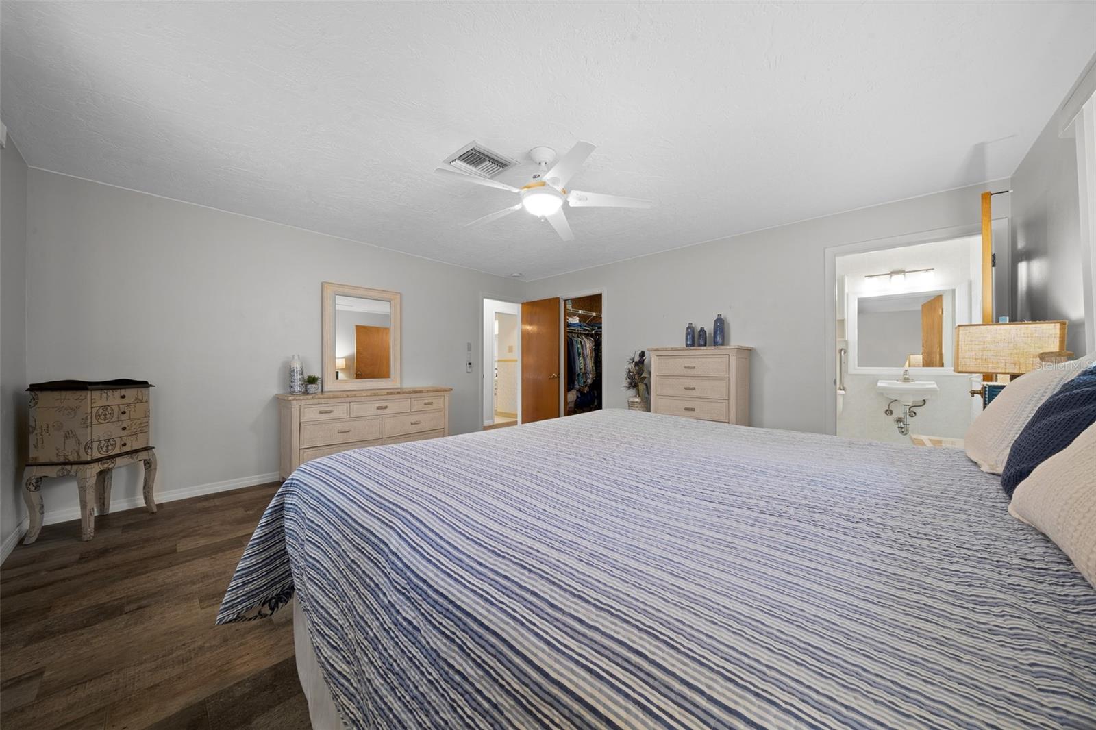 Image 72 of 76 For 9923 Saint Regis Court