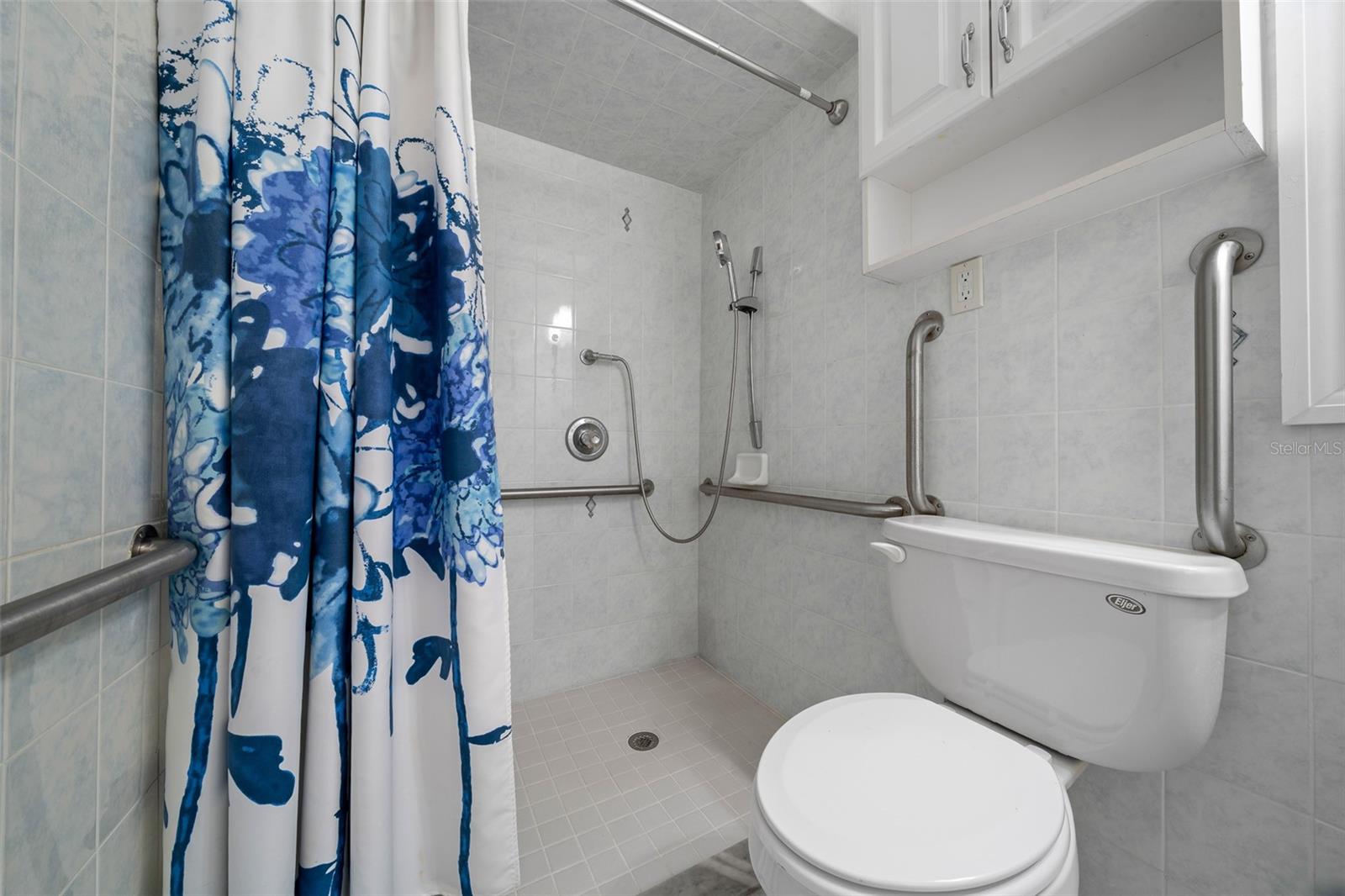 Image 74 of 76 For 9923 Saint Regis Court