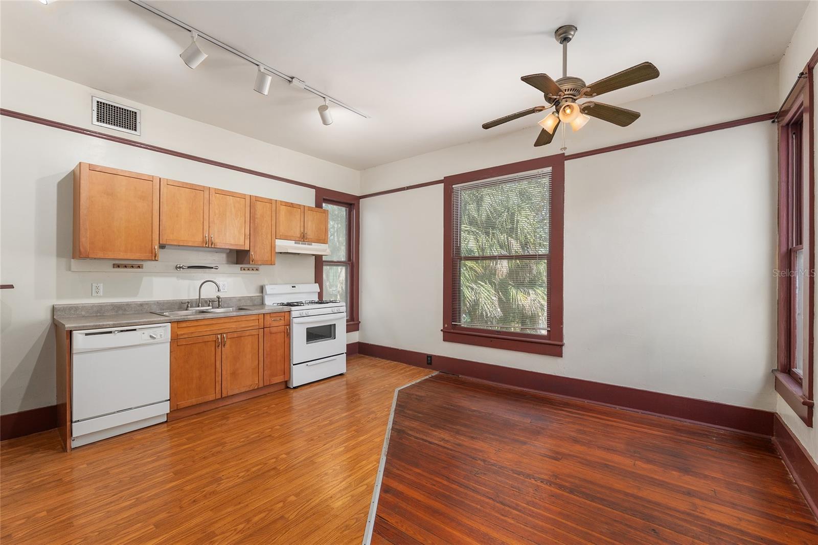 Image 22 of 88 For 306 3rd Street