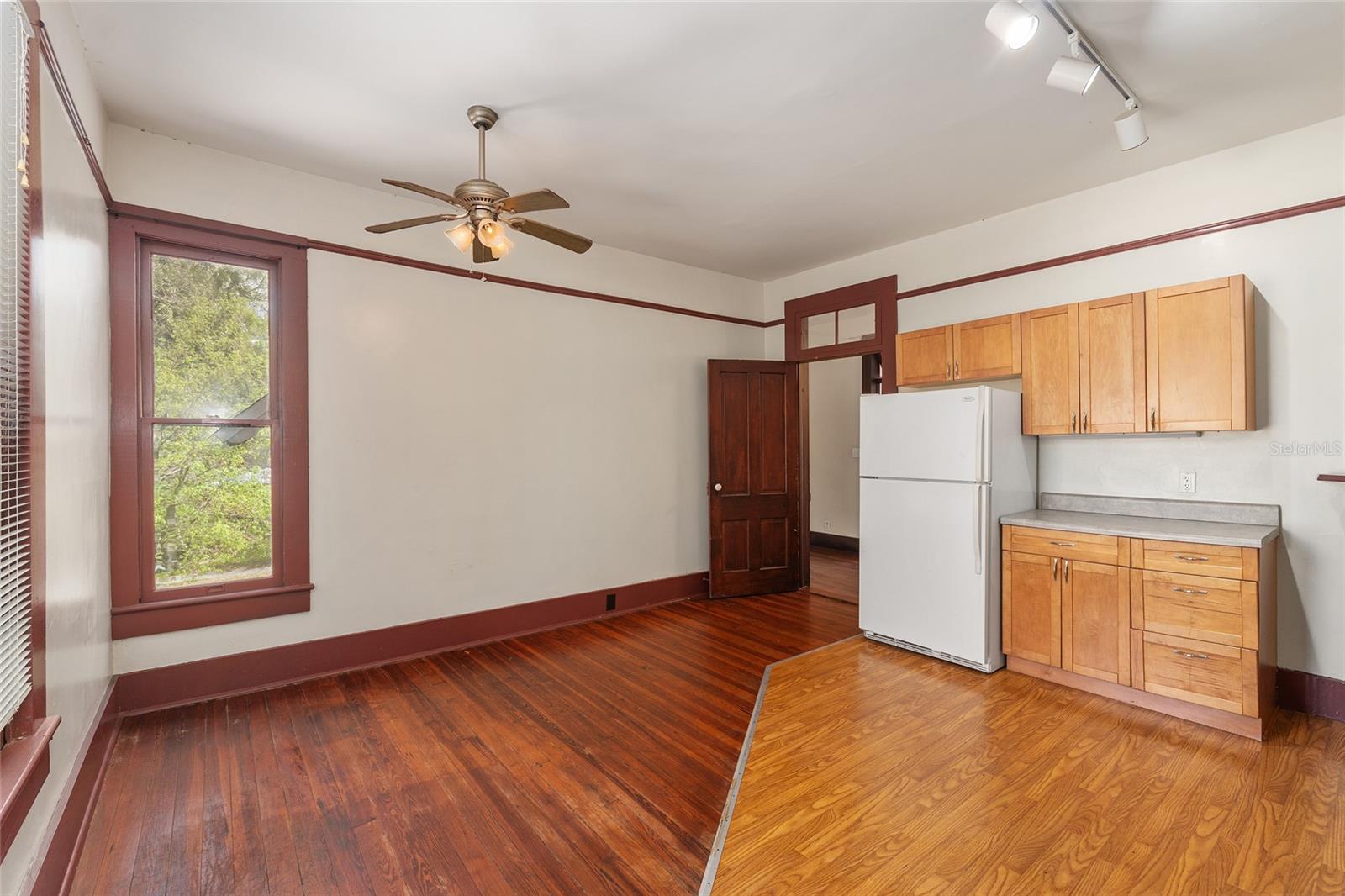 Image 26 of 88 For 306 3rd Street