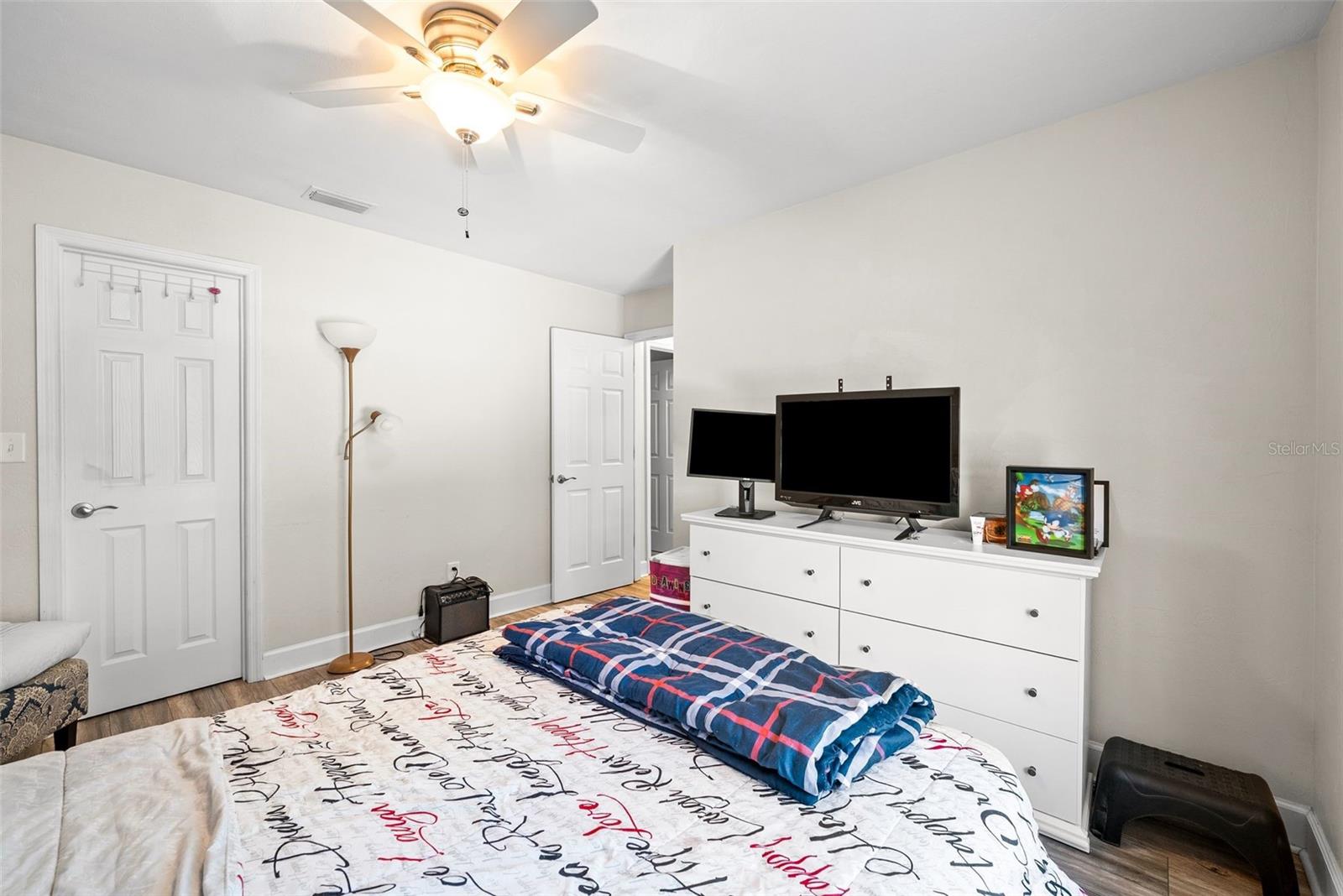 Image 24 of 34 For 945 82nd Terrace