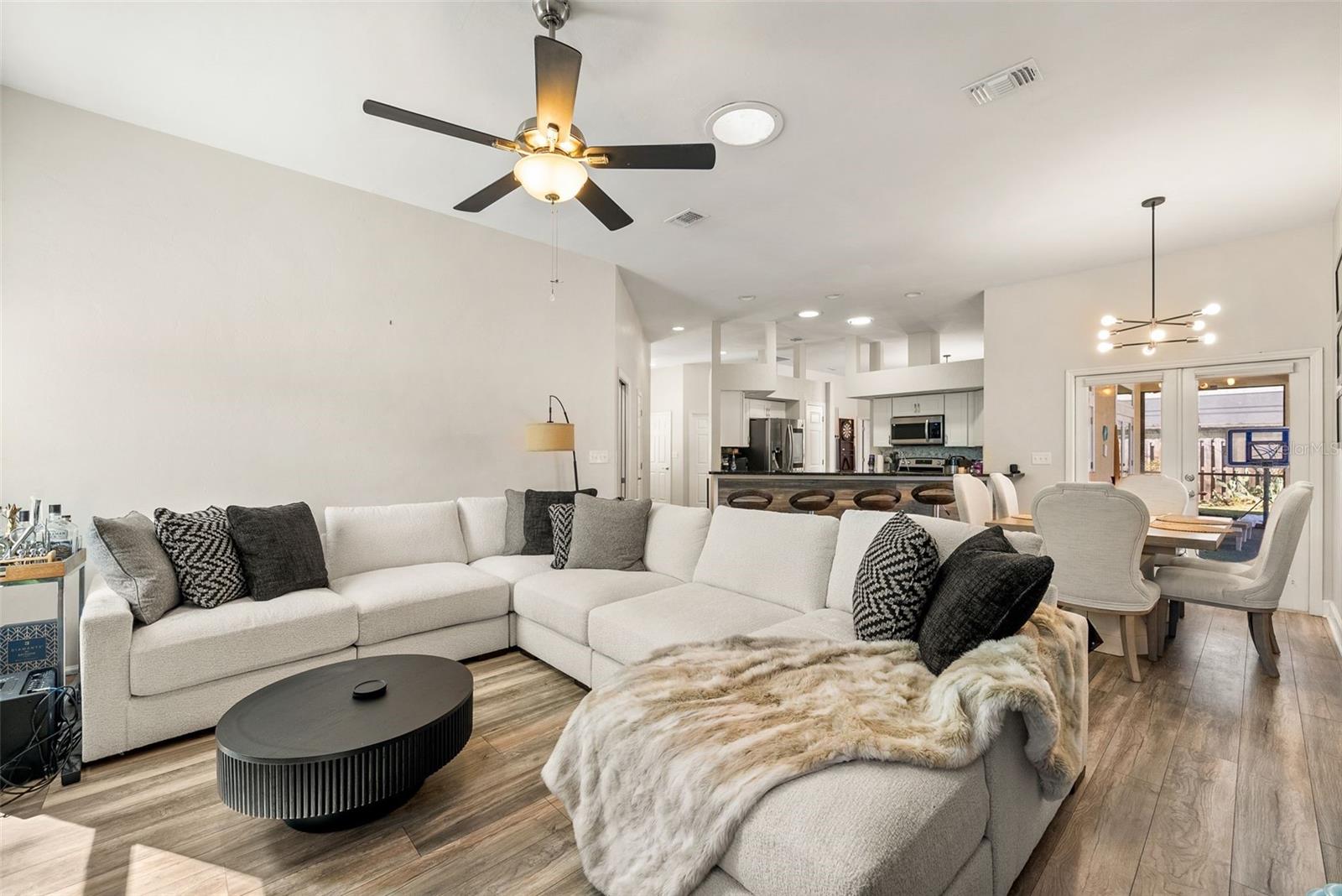 Image 5 of 34 For 945 82nd Terrace