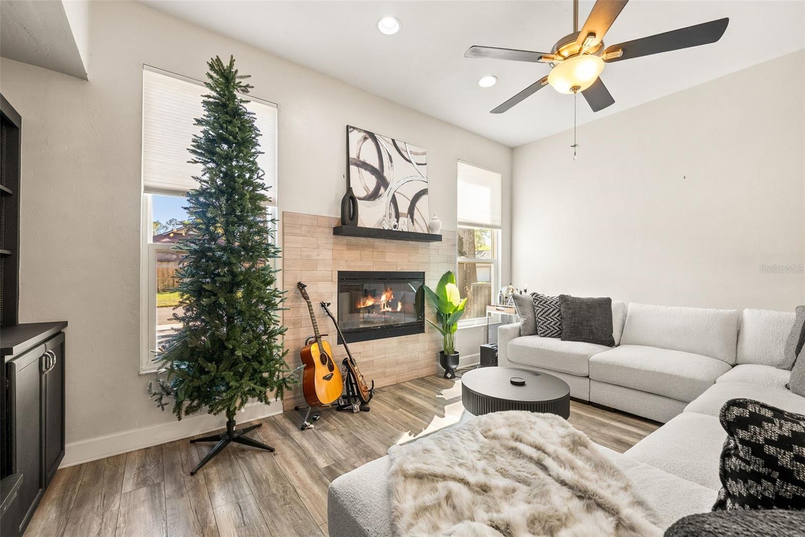 Image 6 of 34 For 945 82nd Terrace