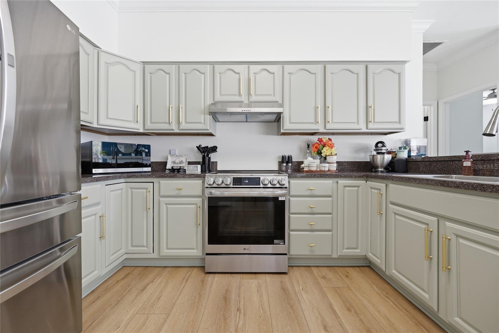 Image 20 of 73 For 10007 24th Place