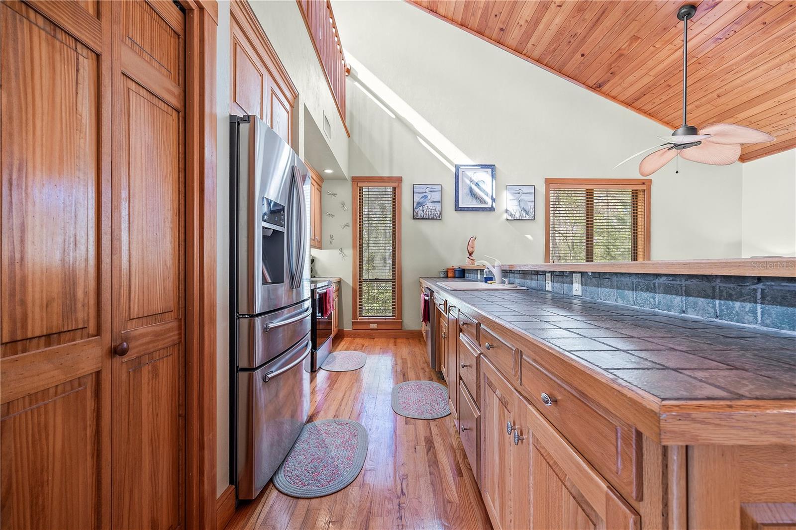 Listing photo id 12 for 1376 Riverside Avenue