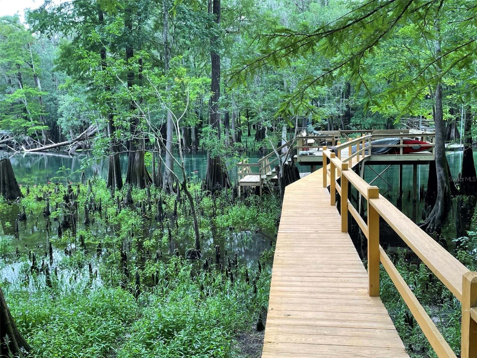 Listing photo id 0 for 1376 Riverside Avenue