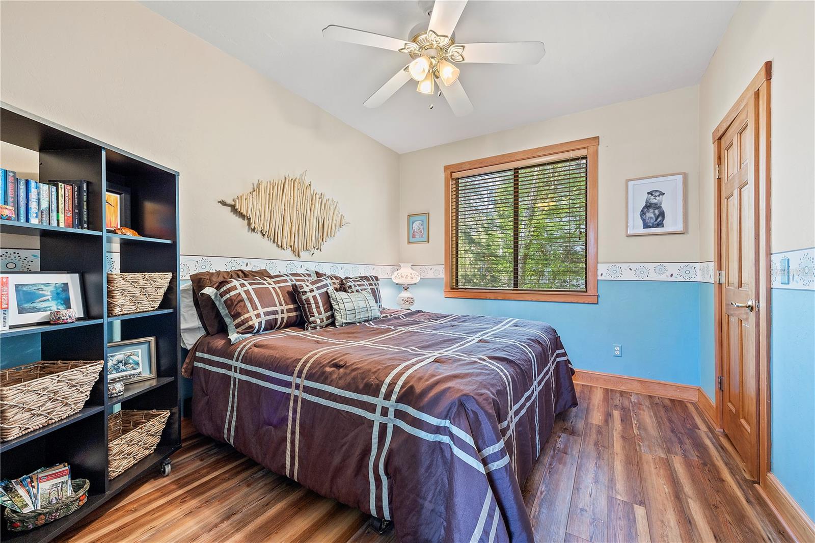 Listing photo id 18 for 1376 Riverside Avenue