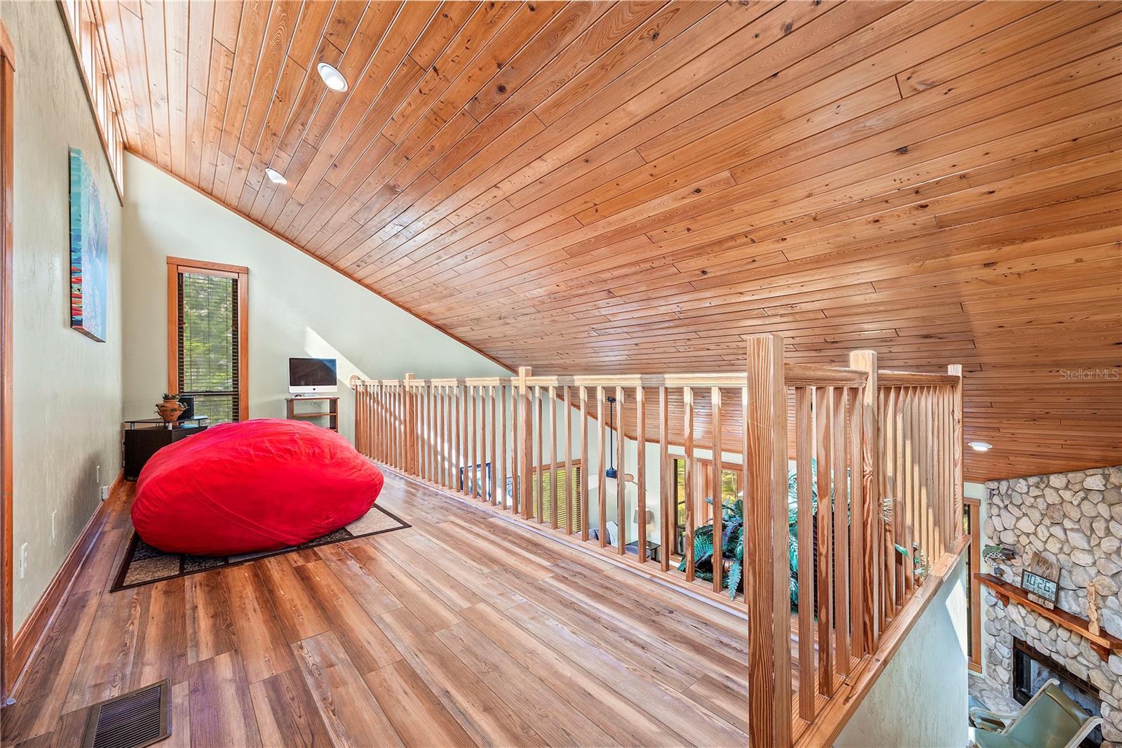 Listing photo id 21 for 1376 Riverside Avenue