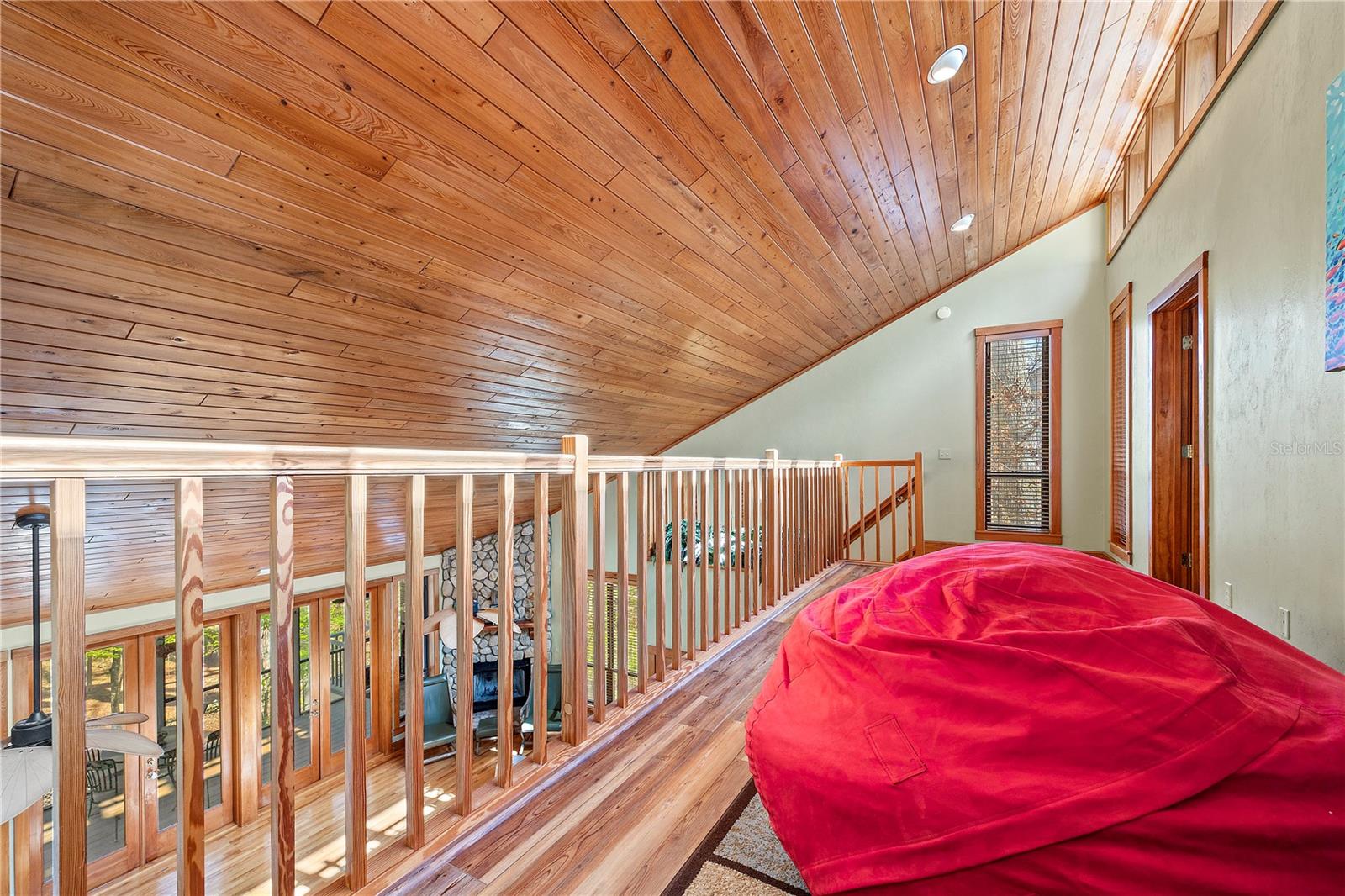 Listing photo id 22 for 1376 Riverside Avenue