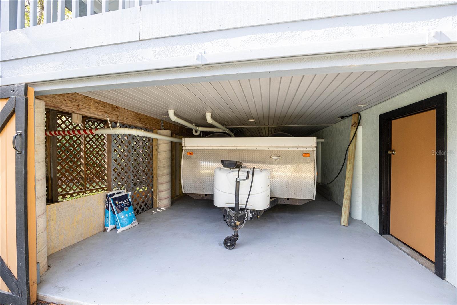 Listing photo id 25 for 1376 Riverside Avenue