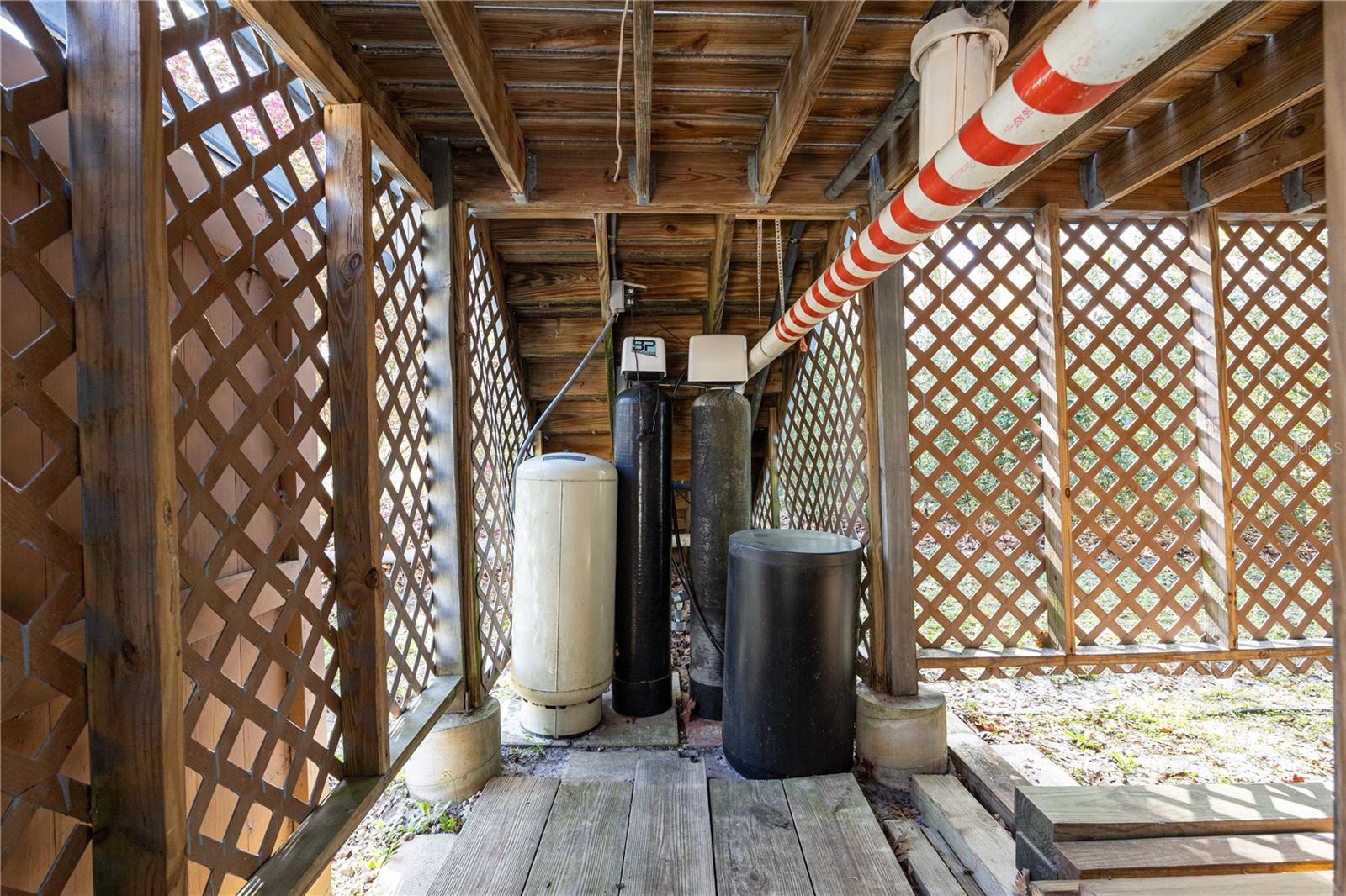 Listing photo id 26 for 1376 Riverside Avenue