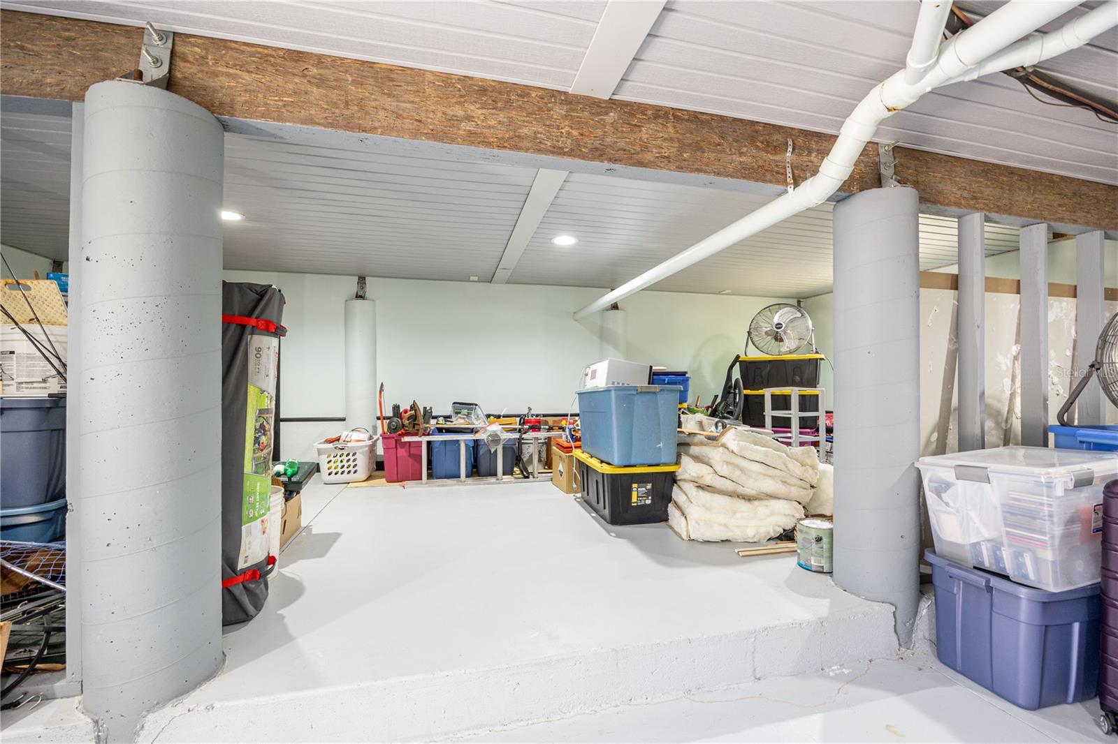 Listing photo id 27 for 1376 Riverside Avenue