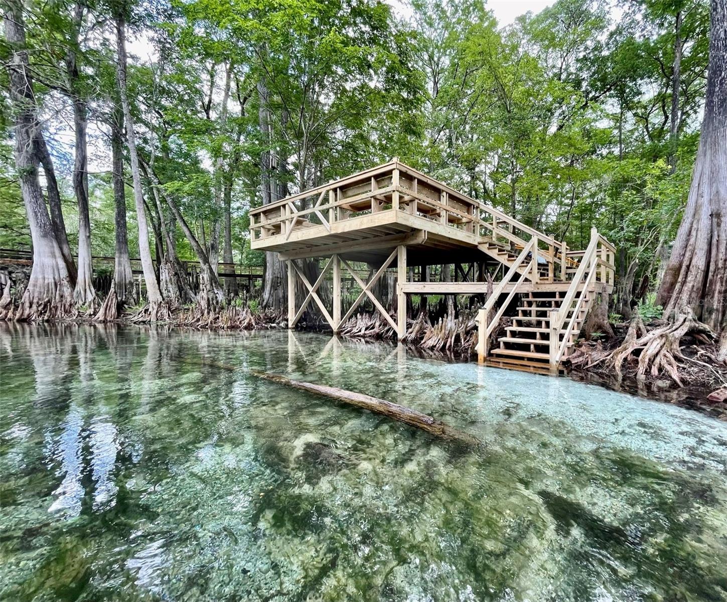 Listing photo id 1 for 1376 Riverside Avenue