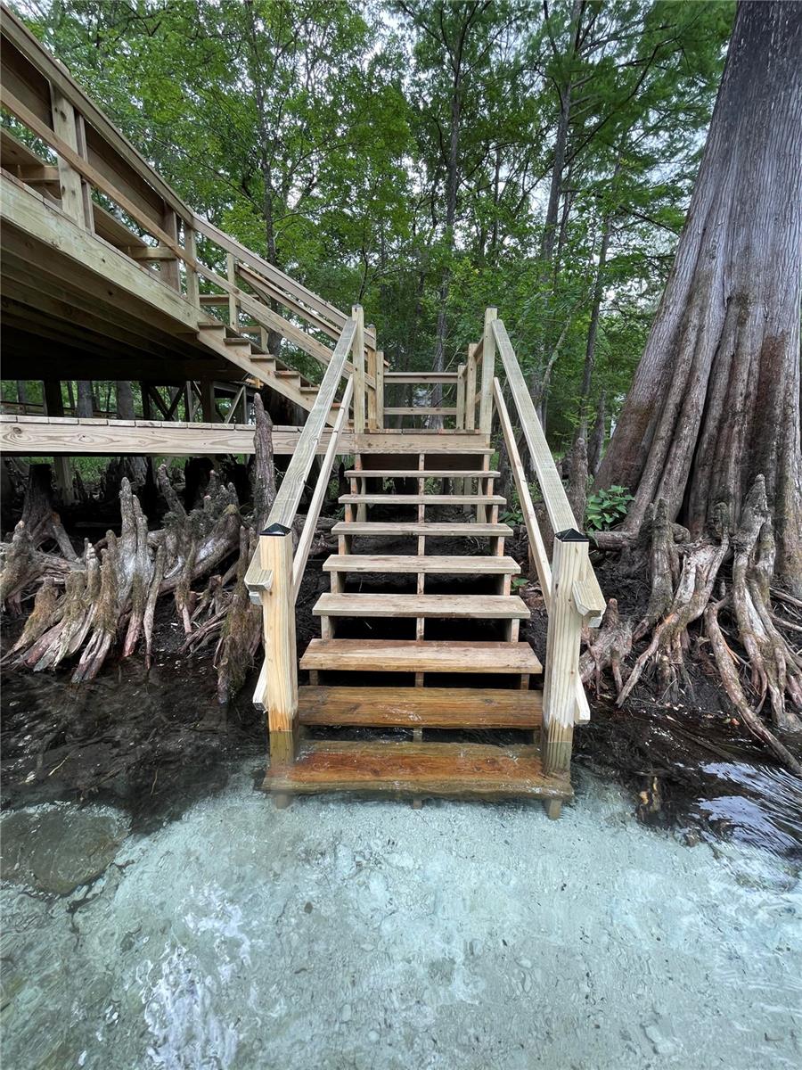 Listing photo id 39 for 1376 Riverside Avenue