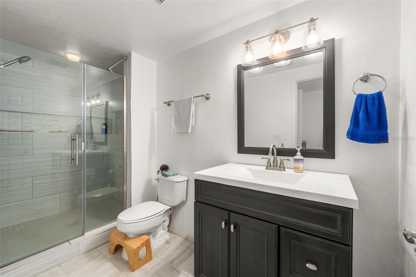 Image 16 of 29 For 416 50th Boulevard 39