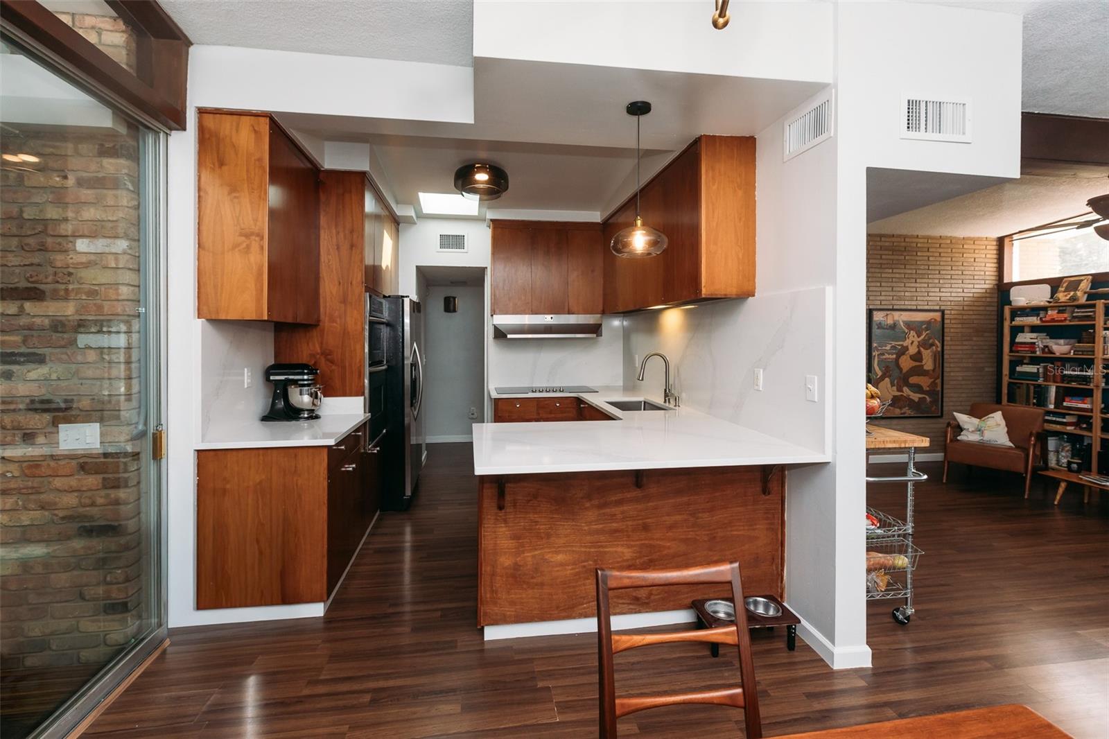 Image 11 of 37 For 852 2nd Avenue