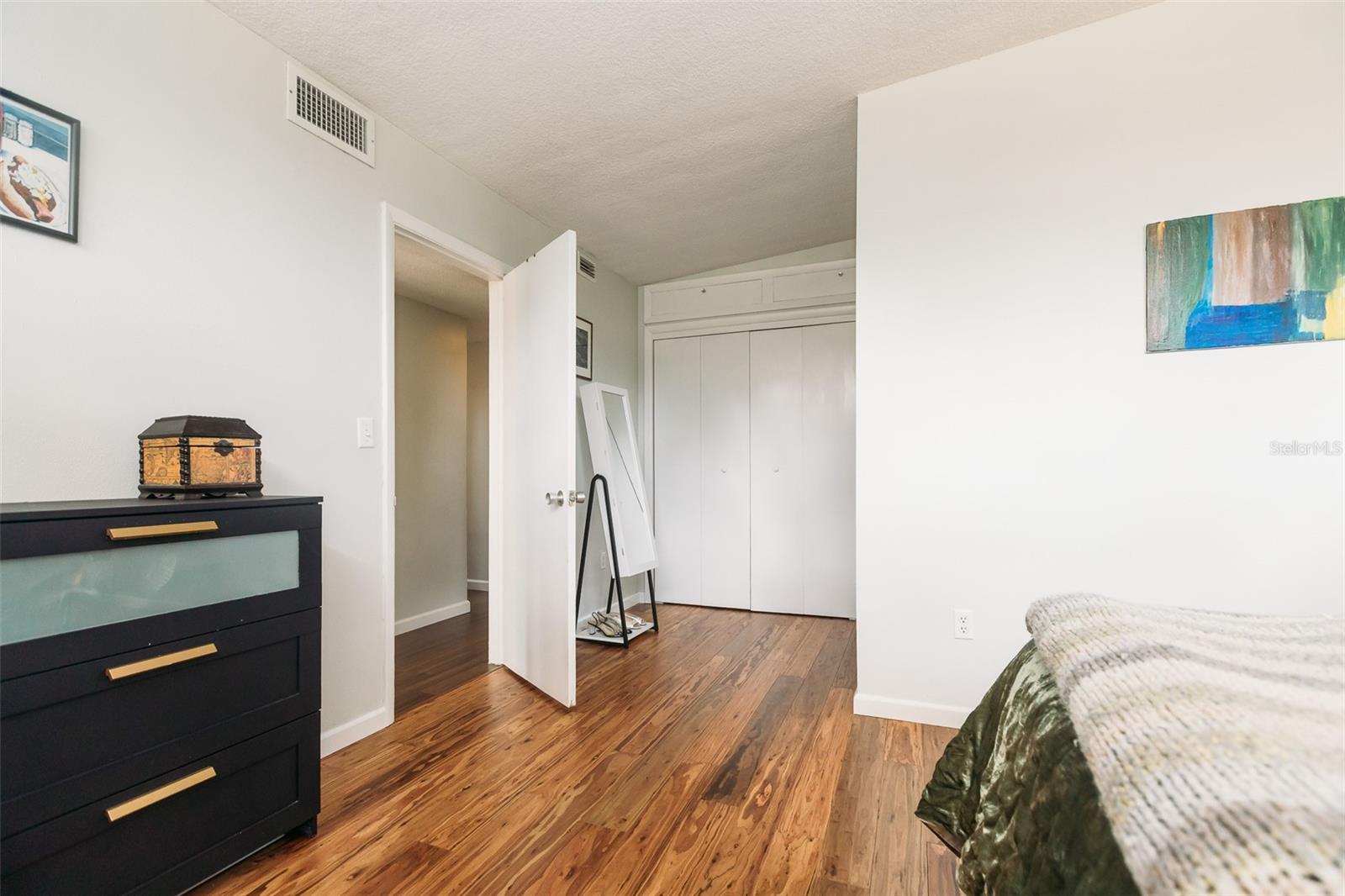 Image 21 of 37 For 852 2nd Avenue
