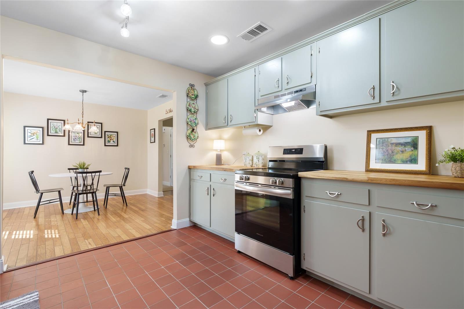 Image 11 of 69 For 12946 Myers Ann Street