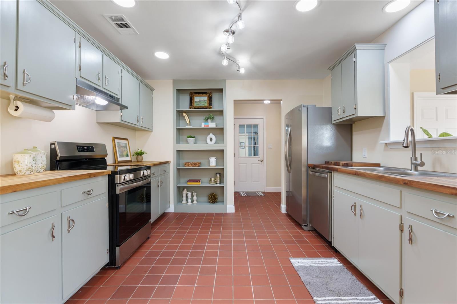 Image 12 of 69 For 12946 Myers Ann Street