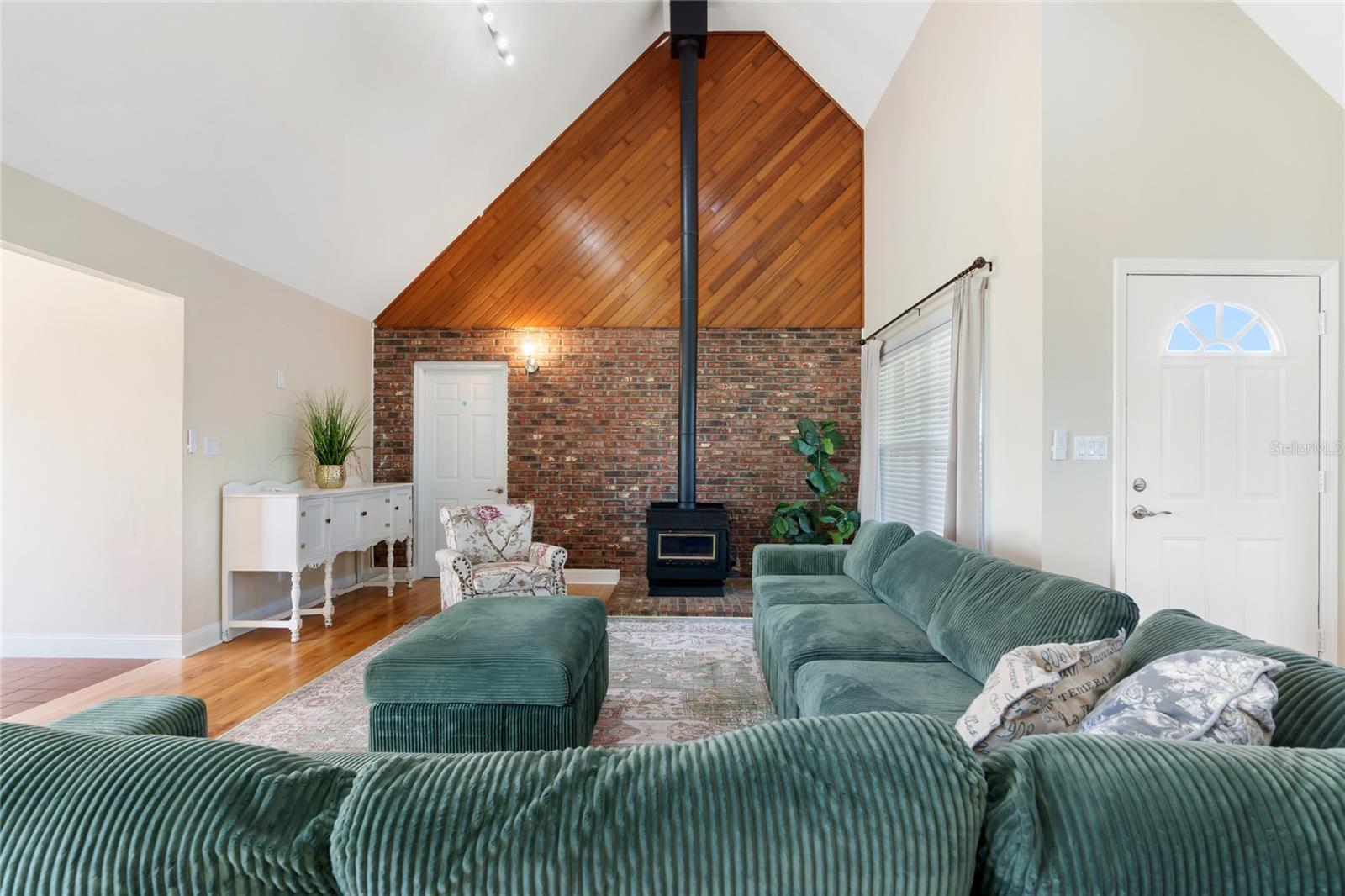 Image 25 of 69 For 12946 Myers Ann Street