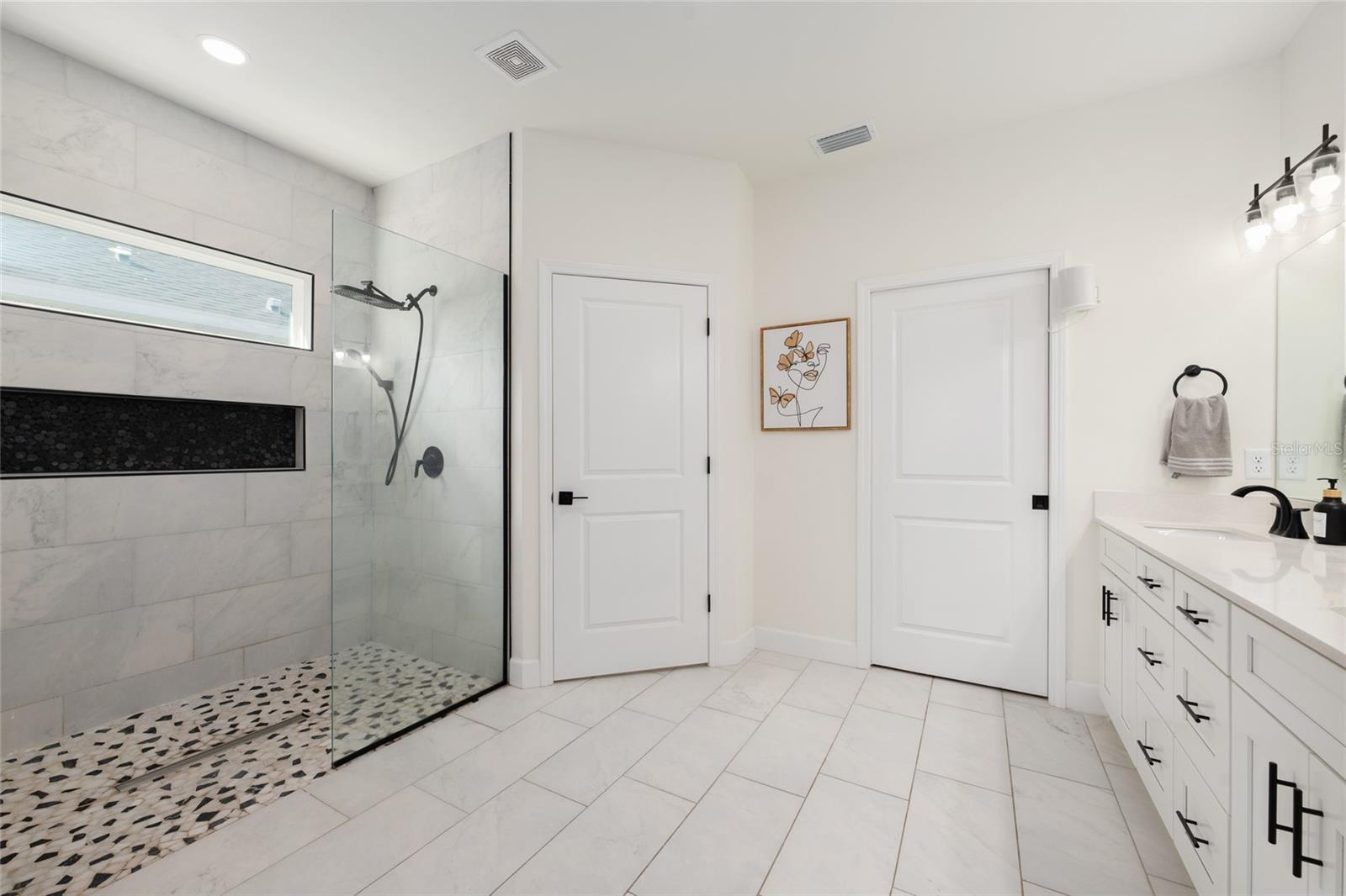 Image 21 of 37 For 6659 12th Lane