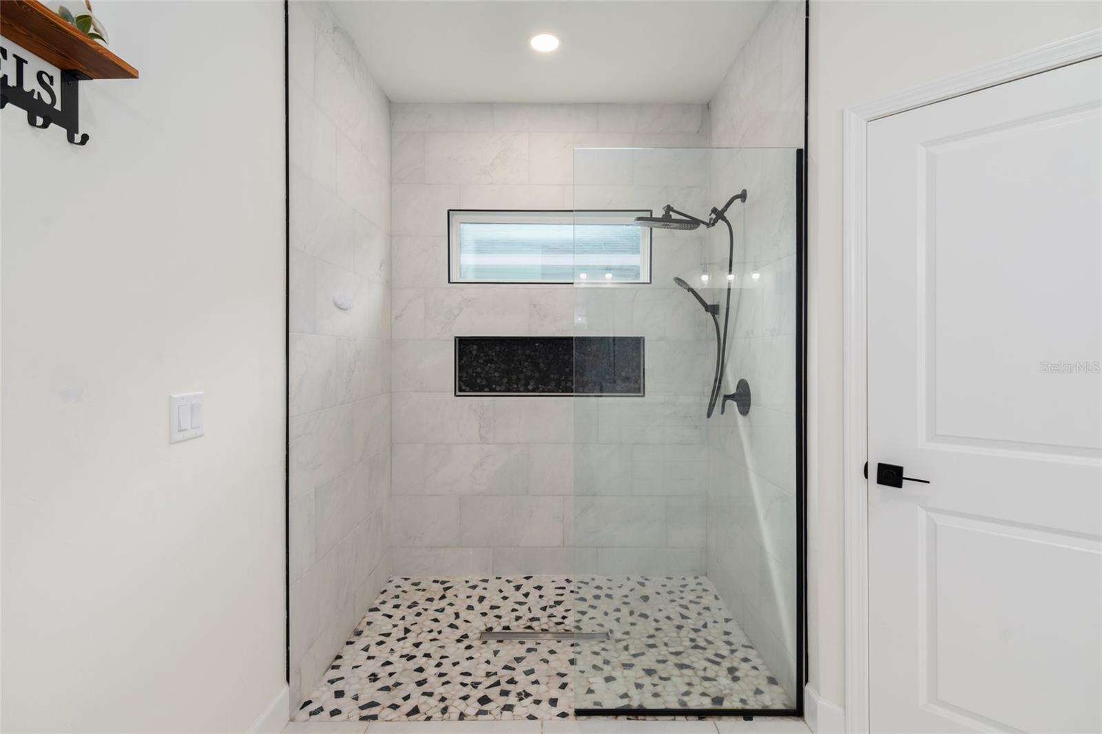 Image 22 of 37 For 6659 12th Lane