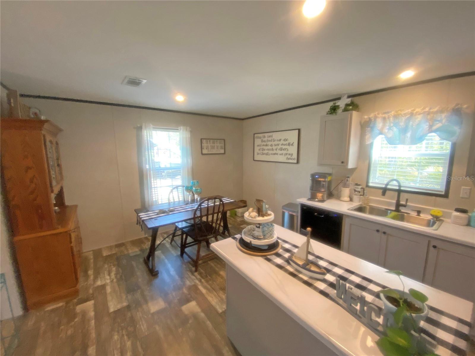 Image 12 of 31 For 203 5th Avenue