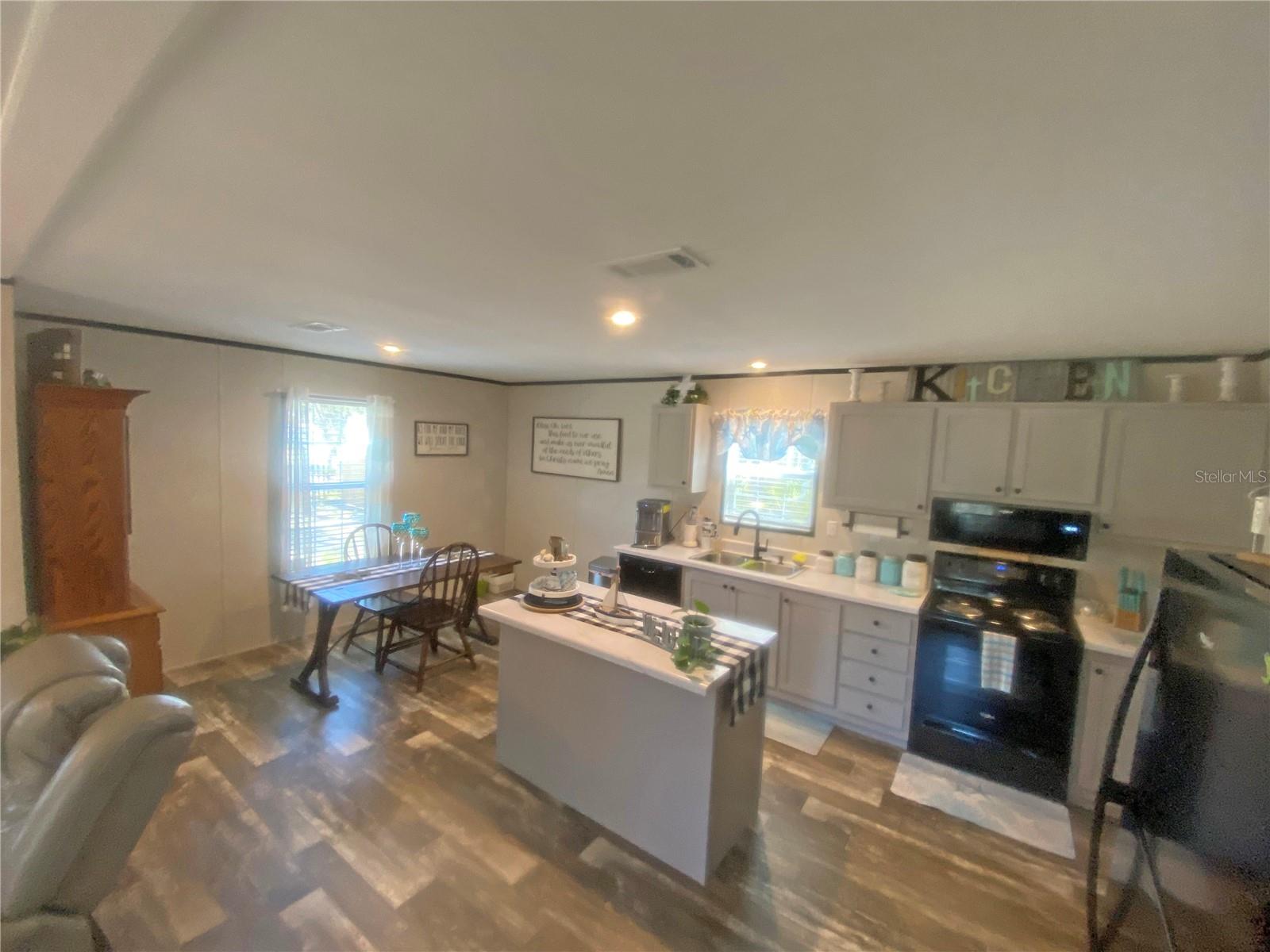 Image 9 of 31 For 203 5th Avenue