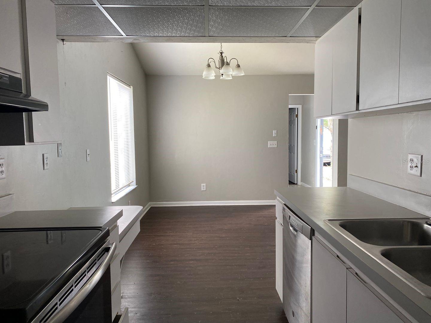 Image 5 of 12 For 2858 39th Avenue