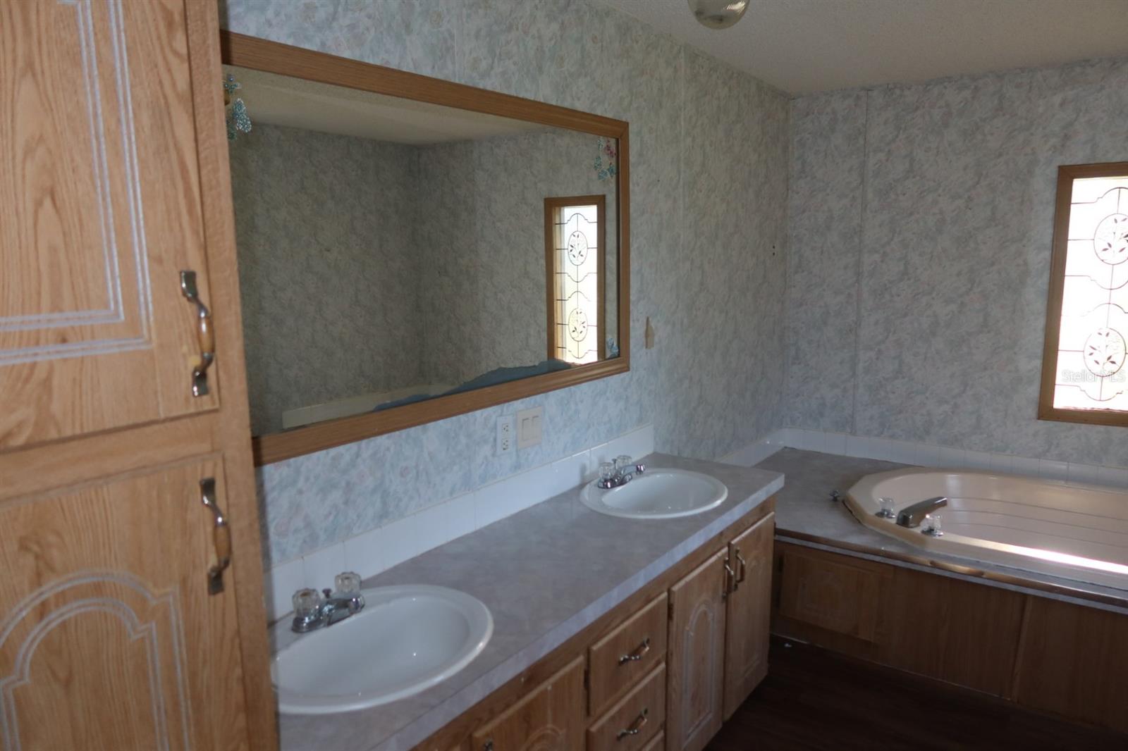 Image 14 of 37 For 262 Lynnwood Avenue