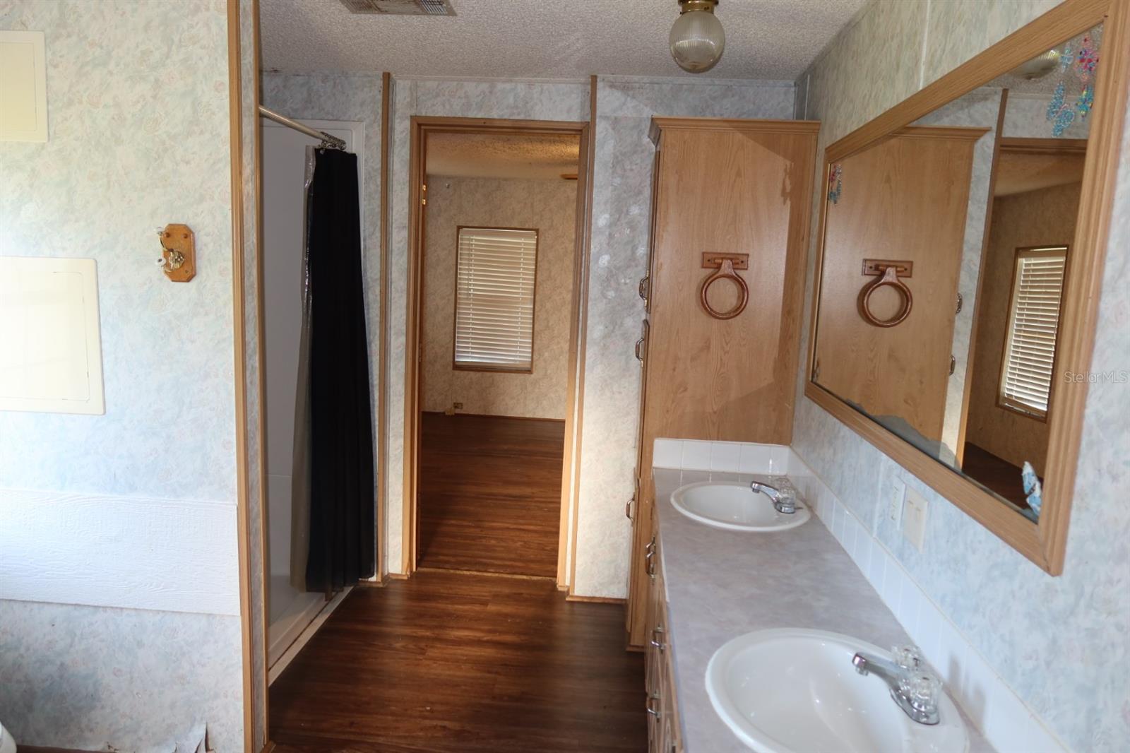 Image 16 of 37 For 262 Lynnwood Avenue