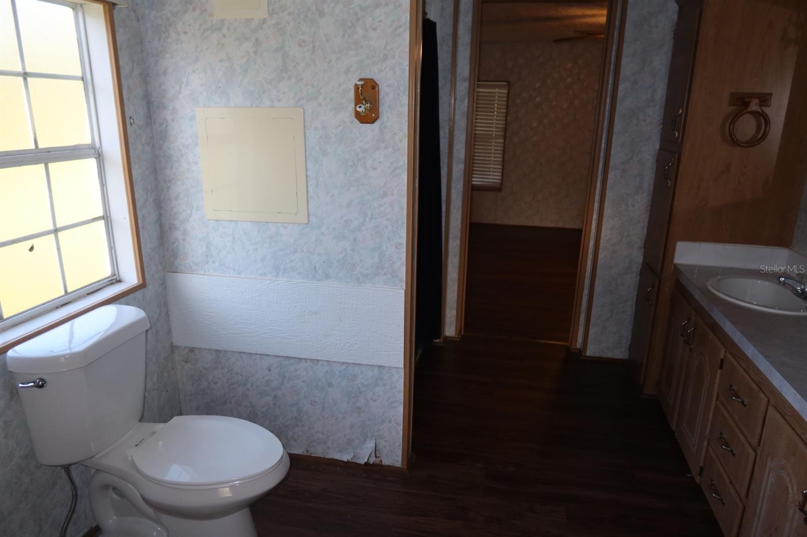 Image 17 of 37 For 262 Lynnwood Avenue