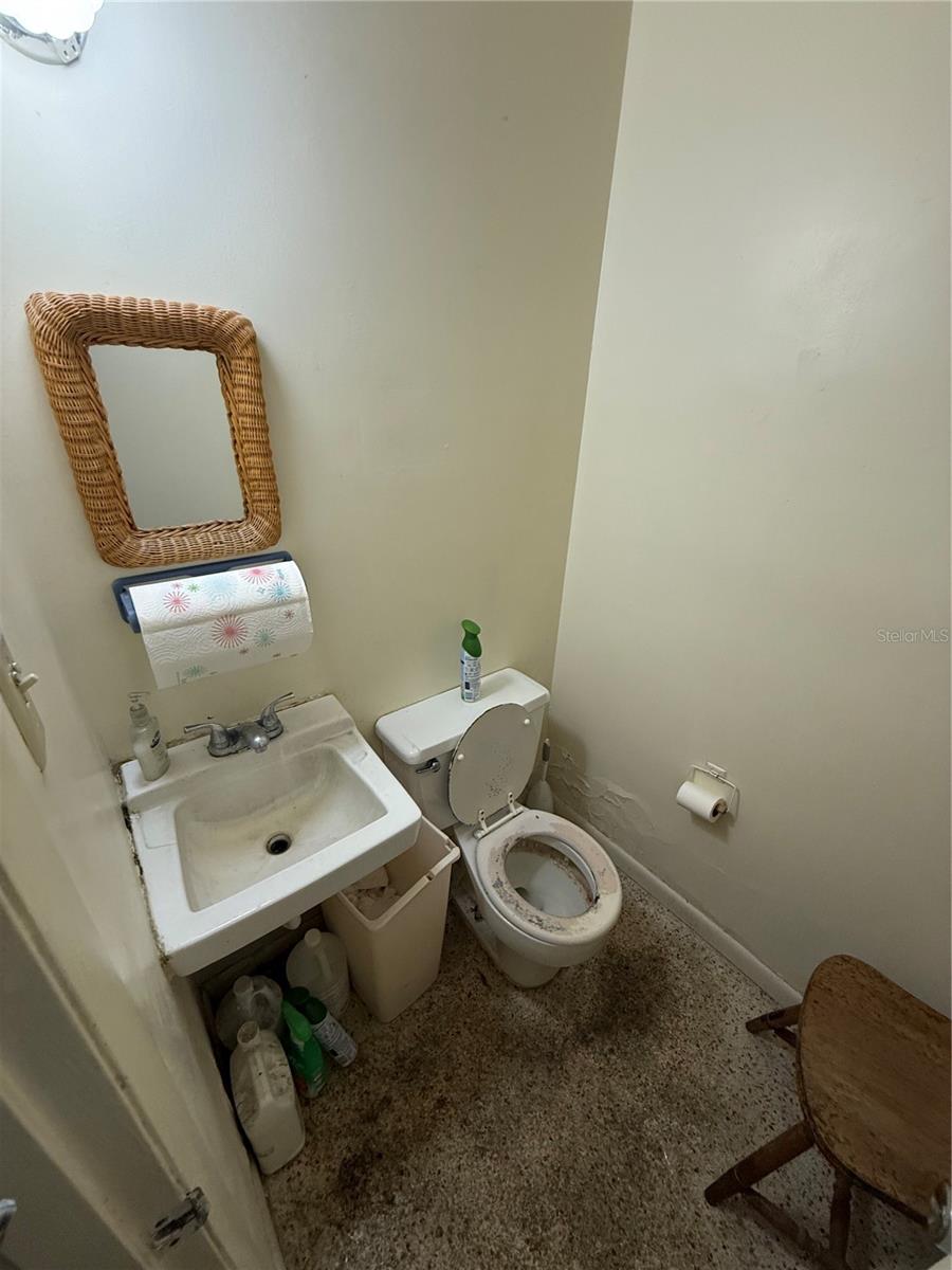 Image 18 of 26 For 927 13th Street