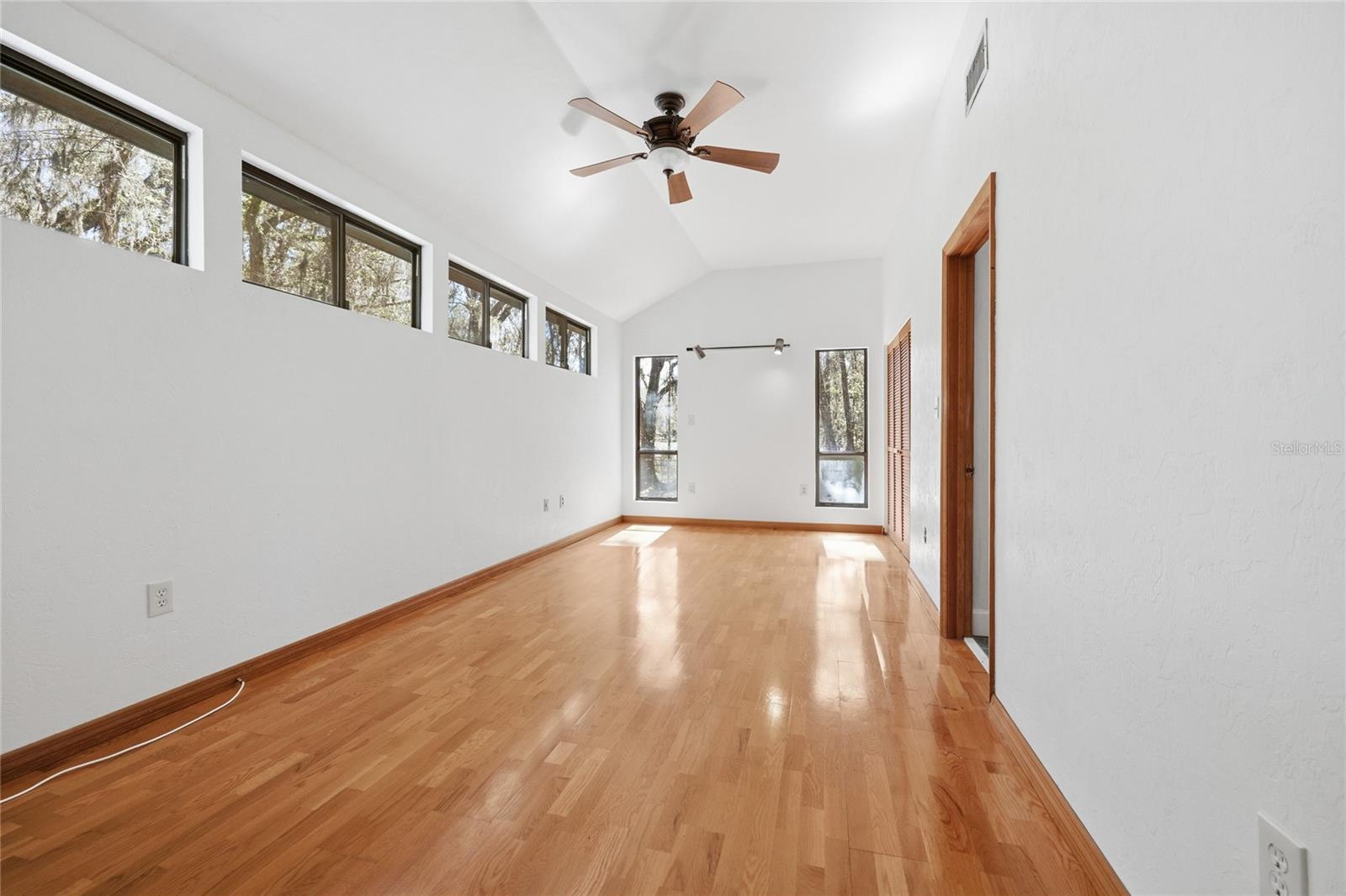 Image 54 of 73 For 11922 16th Street