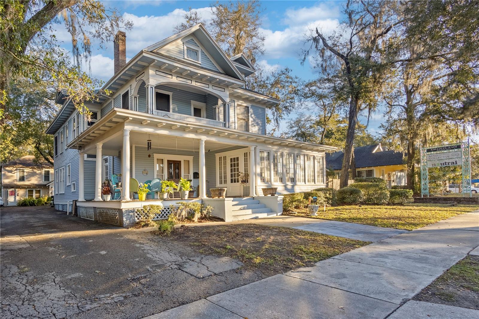 Image 2 of 14 For 824 University Avenue