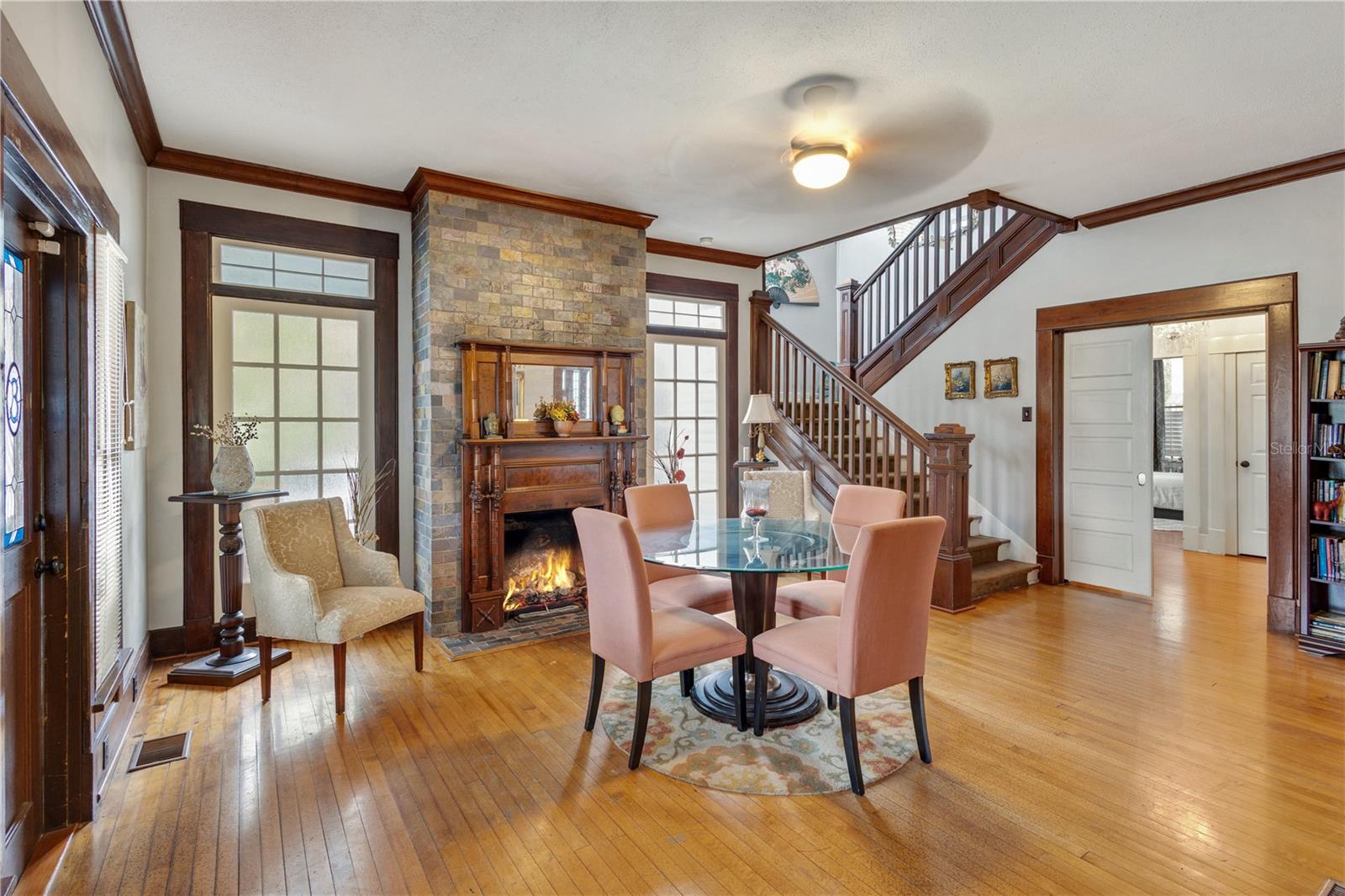 Image 3 of 14 For 824 University Avenue