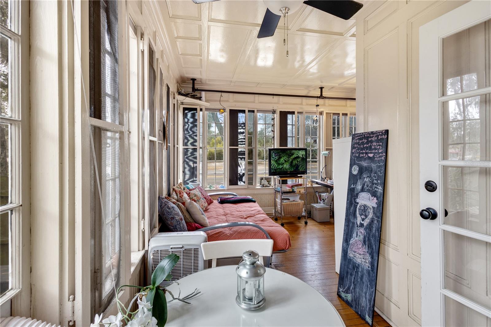 Image 5 of 14 For 824 University Avenue