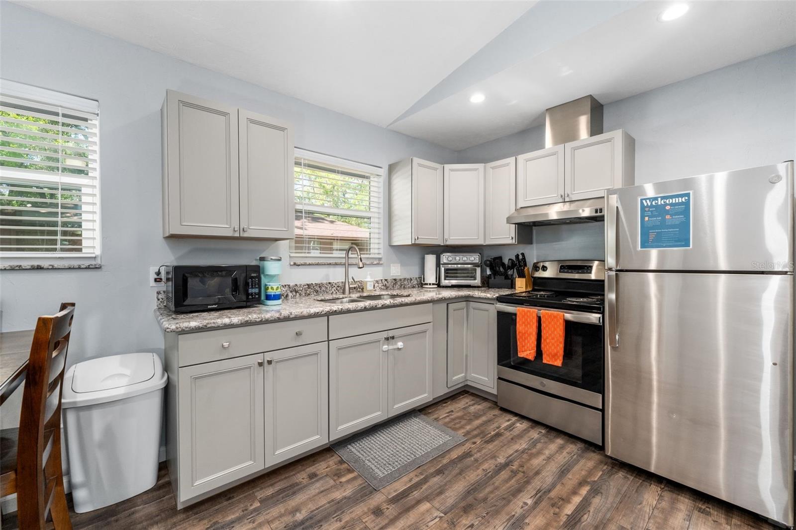 Image 11 of 34 For 2256 University Avenue