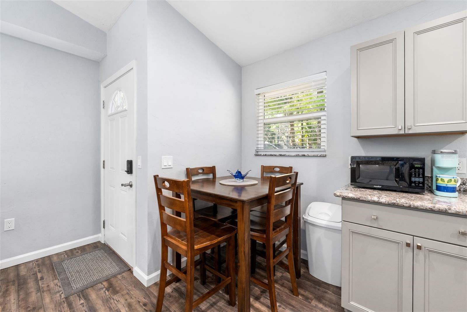 Image 12 of 34 For 2256 University Avenue