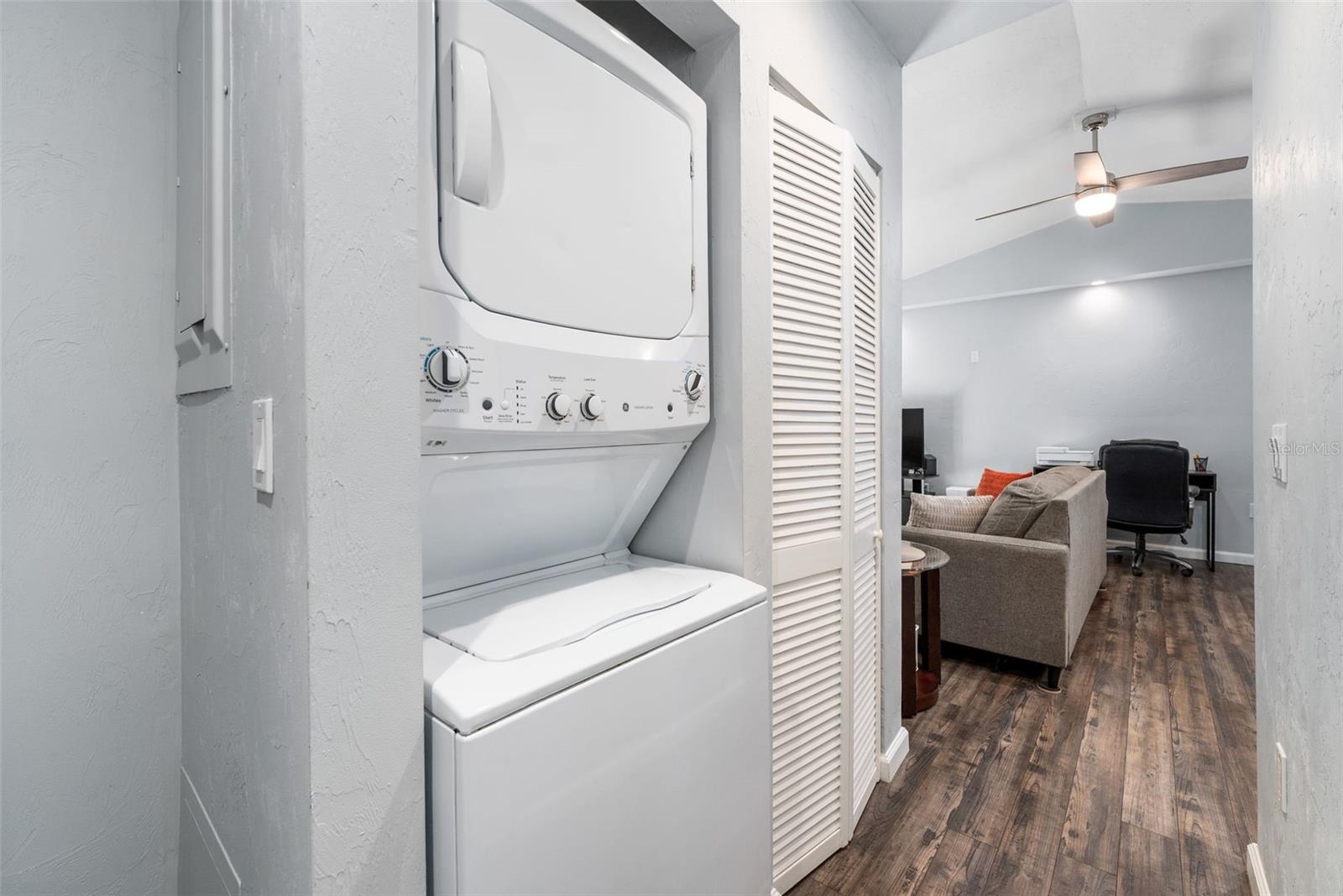 Image 13 of 34 For 2256 University Avenue