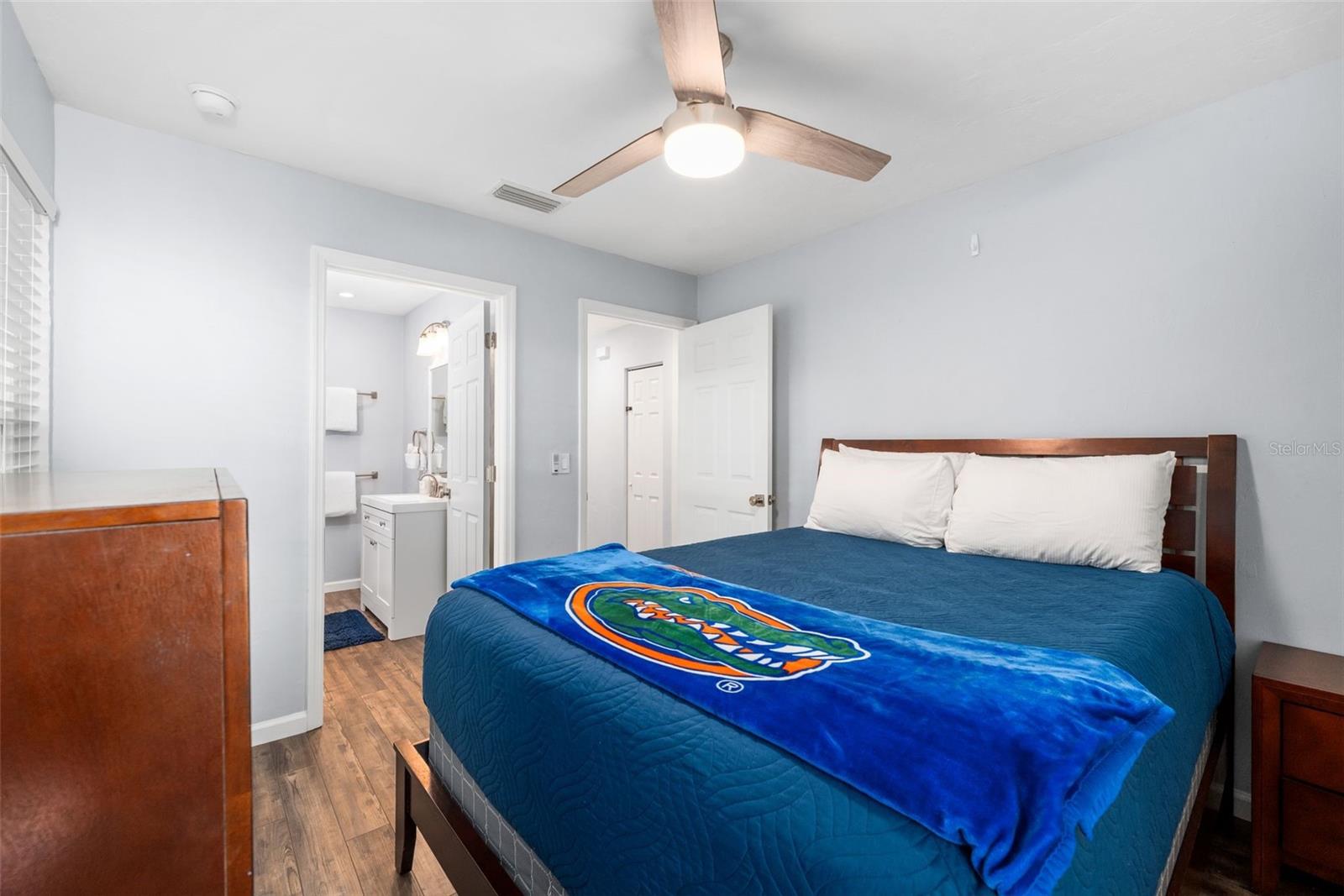 Image 14 of 34 For 2256 University Avenue