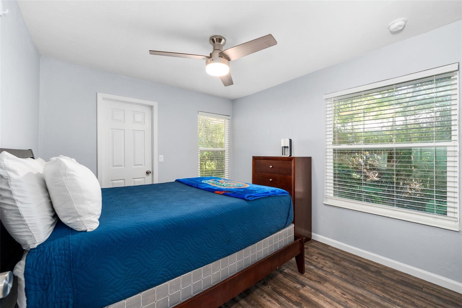 Image 15 of 34 For 2256 University Avenue