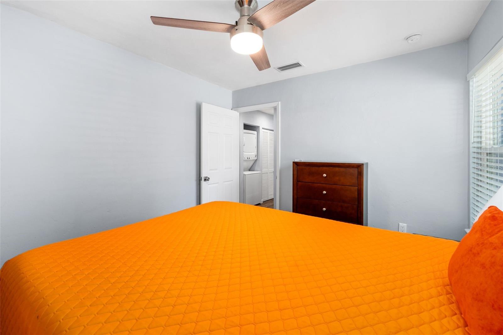 Image 16 of 34 For 2256 University Avenue