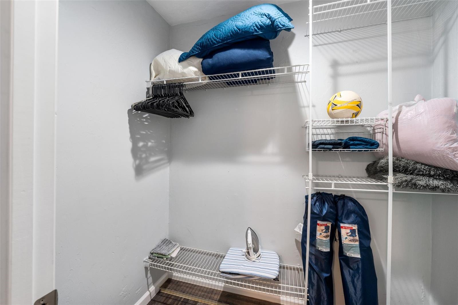 Image 17 of 34 For 2256 University Avenue