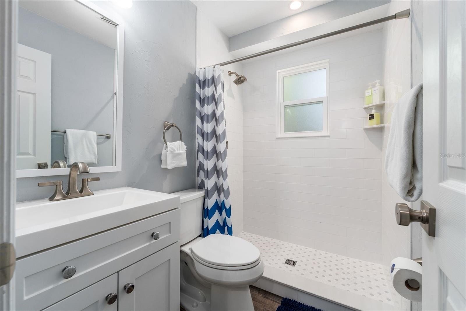 Image 19 of 34 For 2256 University Avenue