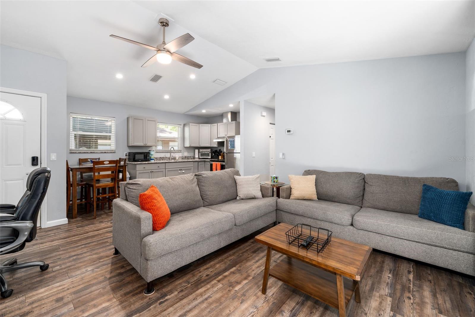 Image 5 of 34 For 2256 University Avenue